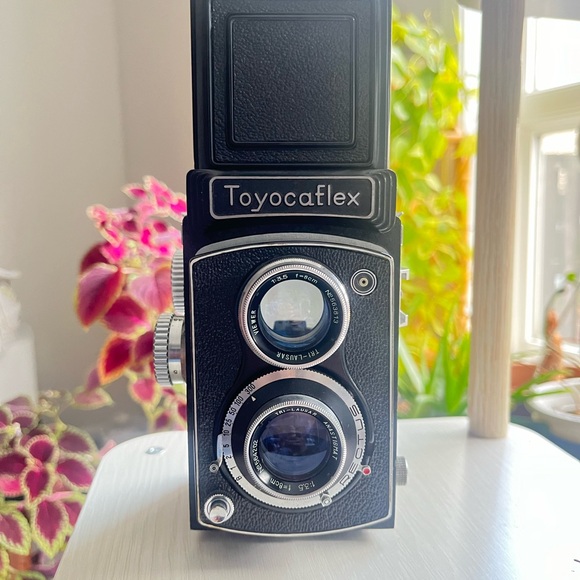 Black Vintage Camera - Picture 10 of 12